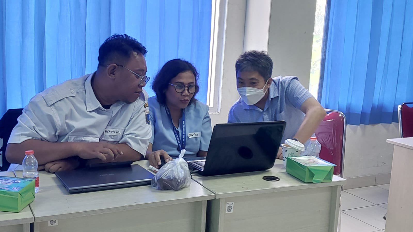 Peserta Pembelajaran Berbasis Multimedia bagi Guru SMA Serius Sekali